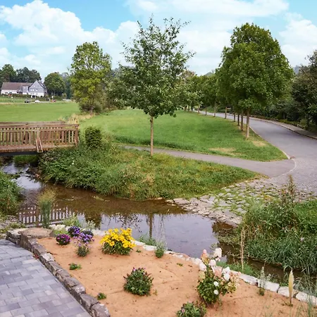 3 Bedroom Pet Friendly In Apartment *